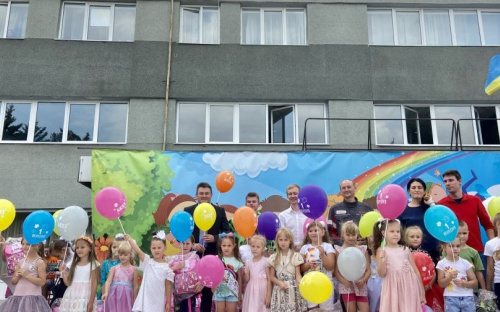 Дети авдеевских коксохимиков получили в подарок школьные наборы от Метинвеста (ВИДЕО)