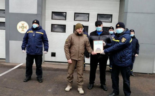 Спасателям Авдеевки вручили комплекты новой спецодежды