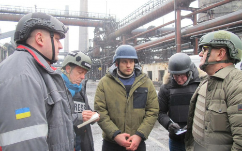 Як живе один з найбільших коксохімів у Європі та прифронтова Авдіївка