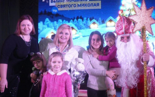 Дивовижна подорож Святого Миколая в Авдіївку: інтерактивне шоу, жива музика, дитячий захват (ФОТО)