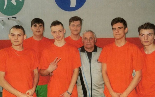 Волейболисты школы №6 завоевали золото на I этапе чемпионата Донецкой области