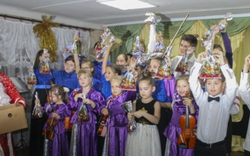 На «Новогоднем серпантине» блистали юные таланты Авдеевки (ФОТО)