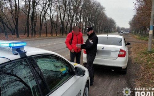 Полицейские на проспекте в Авдеевке провели беседы с нарушителями правил дорожного движения