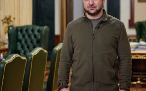 За фліску кольору хакі від Президента Зеленського виторгували на аукціоні у Лондоны більше трьох млн. гривень