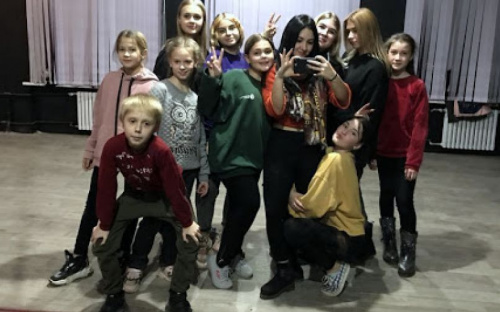 Детвора Авдеевки с удовольствием занимается в новом танцевальном хабе
