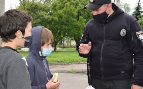 Поліція Авдіївки закликає батьків нагадати дітям правила дорожнього руху