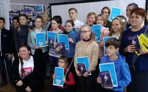 Осмислення Євромайдану : в Авдіївці пройшли літературні читання (ФОТО)
