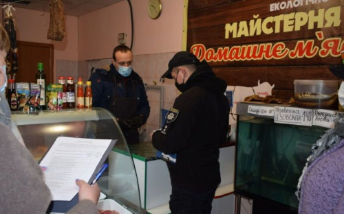 Мобільна група контролю за дотриманням протиепідемічних заходів провела рейд в об’єктах торгівлі смт Очеретине