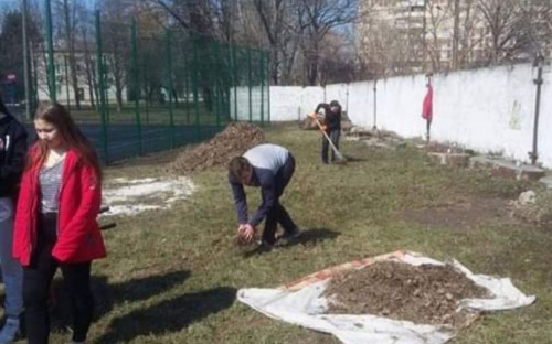 В Авдеевке приступили к обустройству спортплощадок (ФОТОФАКТ)