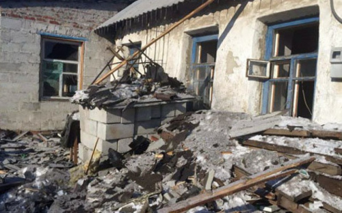 Авдеевка утром  подверглась очередным артударам: шесть домов получили повреждения