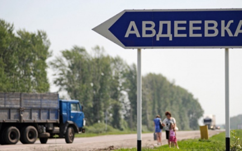Авдеевка возвращается к жизни после обстрелов