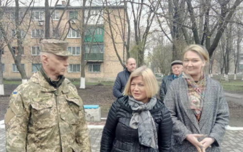 Авдеевку посетили первый вице-спикер ВРУ Ирина Геращенко и народный депутат Мария Ионова (ФОТО)