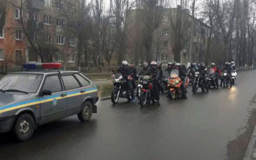 Авдеевские байкеры открыли сезон мотопробегом по городу (ФОТОФАКТ)