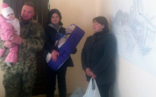 Авдеевские полицейские помогли двум семьям с  новорожденными  малышами