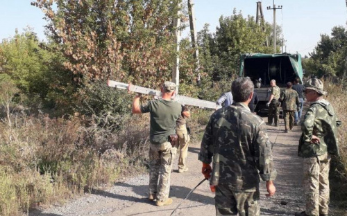 Авдеевские симики возвращали свет и развозили помощь (ФОТО)