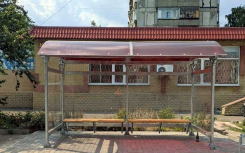 На улицах Авдеевки появились новые остановочные павильоны