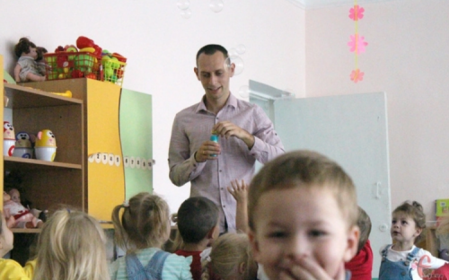 Вихователів дитсадків та тренерів спортивних шкіл в Україні планують звільнити від призову
