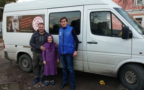 Женщину, четыре месяца прожившую в больнице Авдеевки, перевезли в Киевскую область (ФОТО)