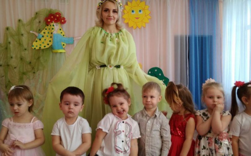 Авдеевские малыши встречали весну, читали стихи и кружились в танце (ФОТО)