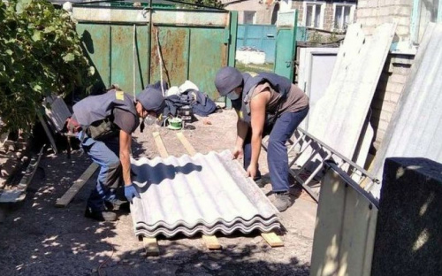 Спасатели продолжают восстанавливать дома жителей Авдеевки и Ясиноватского района