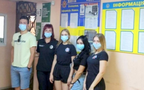 Авдеевский полицейские провели профориентационную работу с учениками городских школ