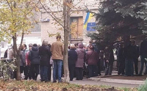 В Авдеевке люди бунтуют из-за повышения тарифов: фотофакт
