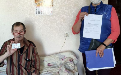 Сотрудники «Пролиски» помогли маломобильному жителю соседнего Торецка получить ID-паспорт