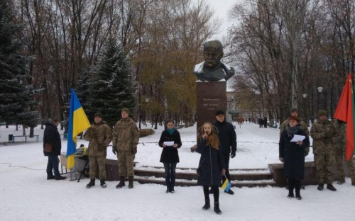 В Авдіївці відзначили День Гідності та Свободи: привітання, нагородження і зворушливий вірш дитини (СВІТЛИНИ)