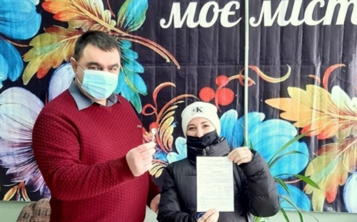 В Авдеевке семье ВПЛ  вручили ключи от квартиры