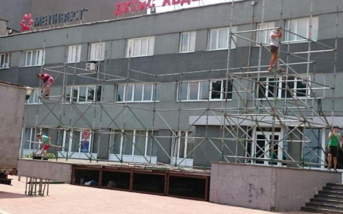 Праздник приближается: в Авдеевке усиленно готовятся ко Дню металлурга и горняка (ФОТОФАКТ)