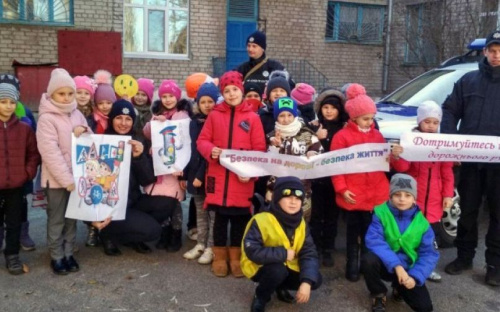 Авдіївські правоохоронці роз’яснили маленьким мешканцям міста «дорожню абетку»