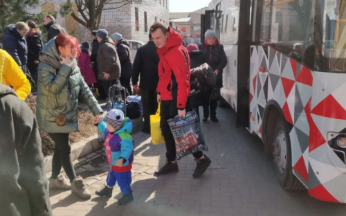 Евакуація людей з Авдіївки триває: графік та місця відправлення автобусів