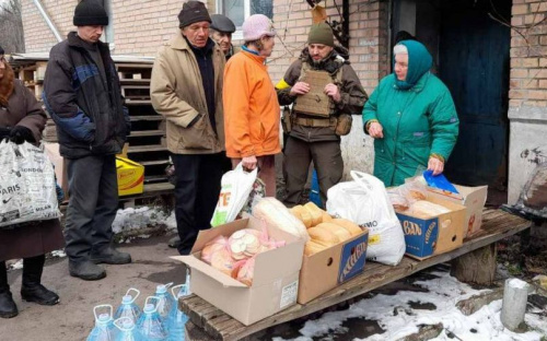 Мешканців Опитного запезпечили водою, харчами та ліками