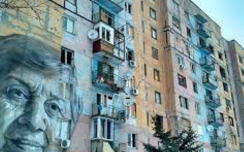 У знаменитой девятиэтажки с муралом в Авдеевке появился шанс на 