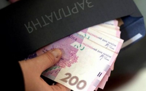 Стало відомо, коли підвищать зарплати вчителям