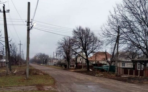 Комунальники Авдіївки проклали нову електромережу вуличного освітлення у старій частині міста