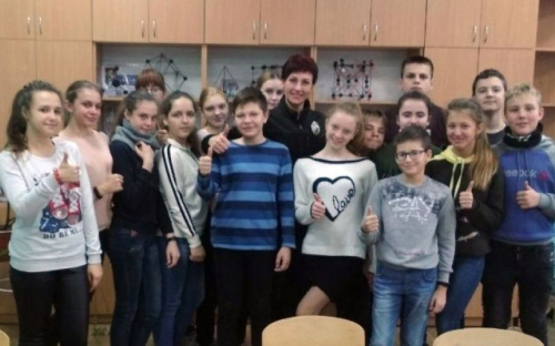 В школах Авдеевки полицейские провели уроки о правах детей