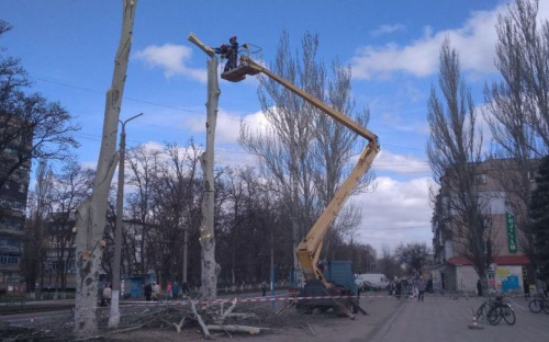Авдеевка: внешний вид центрального проспекта меняется на глазах (ФОТОФАКТ)