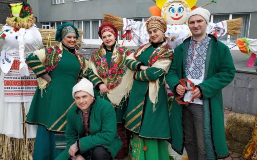 Масленичный разгуляй: Авдеевка весело встречала весну (ФОТОРЕПОРТАЖ)