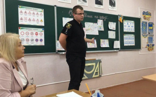Полицейские рассказали детям в Авдеевке о безопасном поведении на дороге