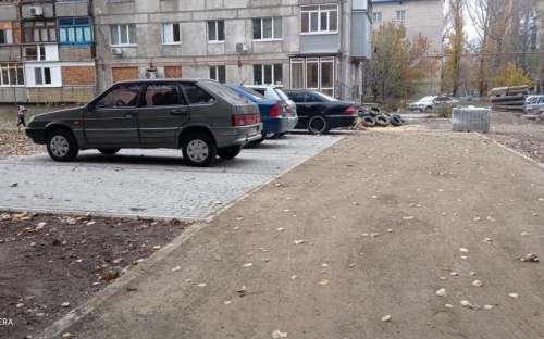 В рамках конкурса социальных проектов жители 9 квартала продолжают оборудование парковочной зоны (ФОТОФАКТ)
