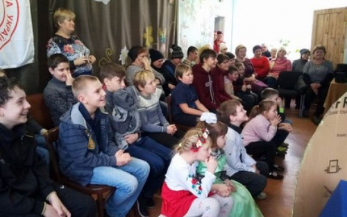 В Авдеевке деток с инвалидностью развлекали и дарили подарки (ФОТОФАКТ)