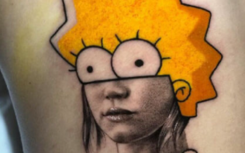 Мастер татуировки смешивает разные стили, чтобы создавать гибридные рисунки