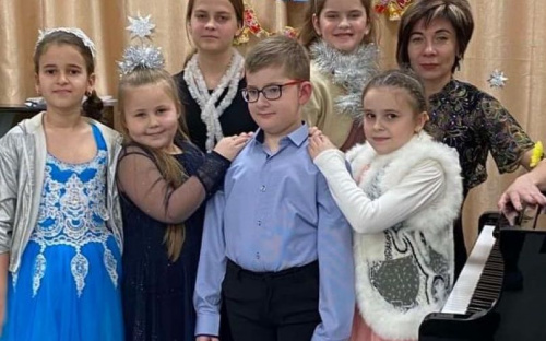 В оновленій концертній залі музичної школи відбувся новорічний концерт «Разом веселіше»