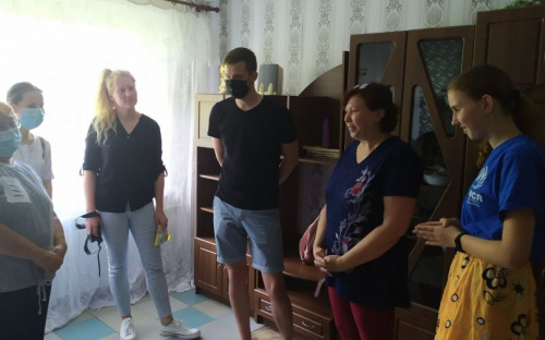 Благодійники та міжнародники побували в авдіївський сім'ях, які отримали допомогу