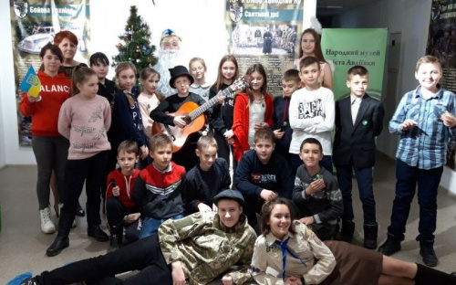 Авдіївські пластуни показали благодійну виставу до Дня Святого Миколая (ФОТО)
