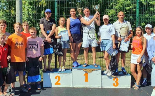 Авдеевские теннисисты провели турнир ко Дню Независимости Украины