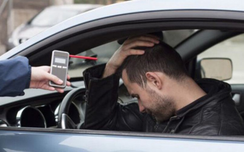 В Україні хочуть дозволити відбирати автомобілі у нетверезих водіїв та віддавати їх армії
