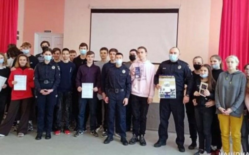 Поліцейські Авдіївки провели профорієнтаційну зустріч з учнями ЗОШ №6