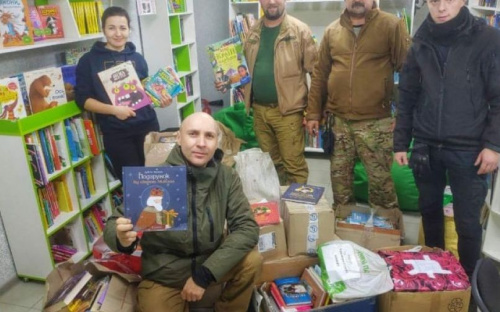 Юні читачі з Авдіївки отримали українські книги від Святого Миколая